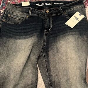Wallflower luscious curvy bootcut. Color: Camille